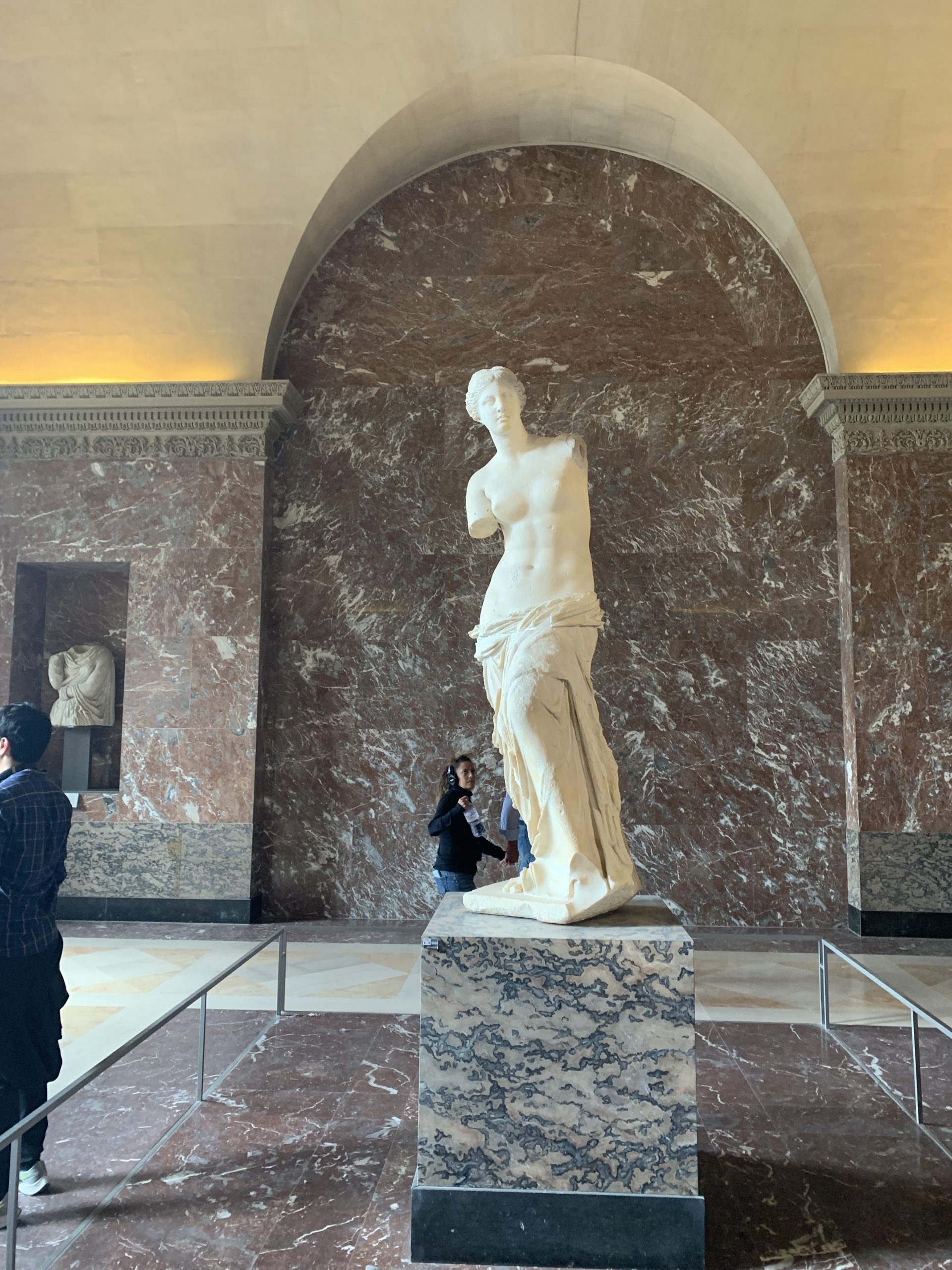 Venus de Milo par Alexandre Antioche, exposée au Louvre, Paris © Marjorie Eclar