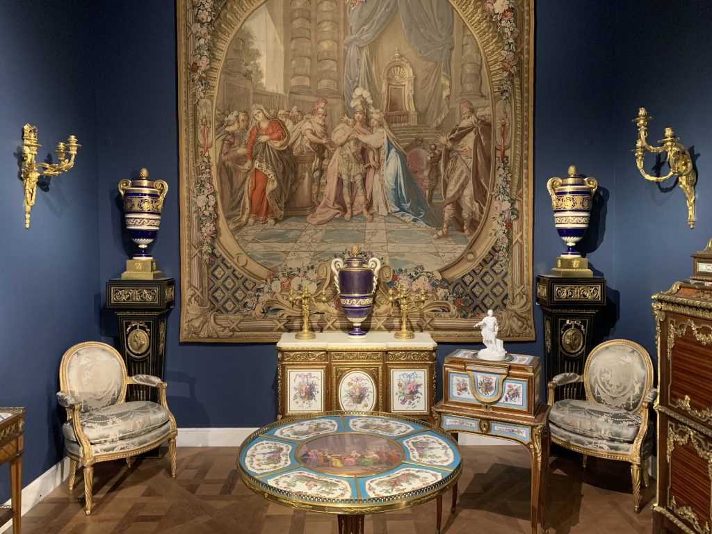 Meubles et objets d’art du XVIIIe siècle, exposés au Louvre, Paris © Marjorie Eclar