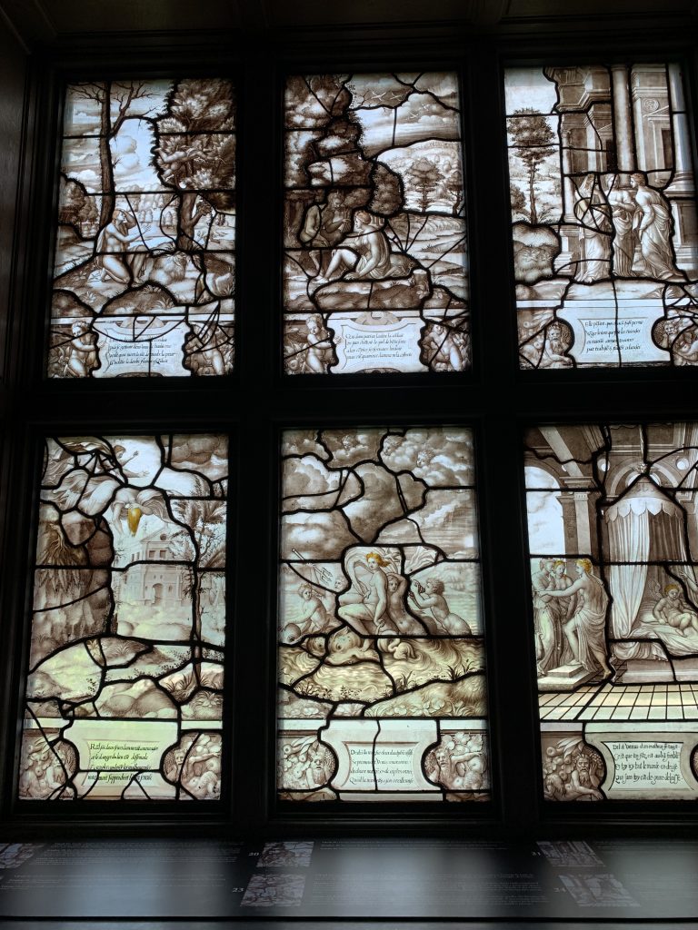 Vitraux de la galerie de Psyché, Château de Chantilly © Marjorie Eclar.