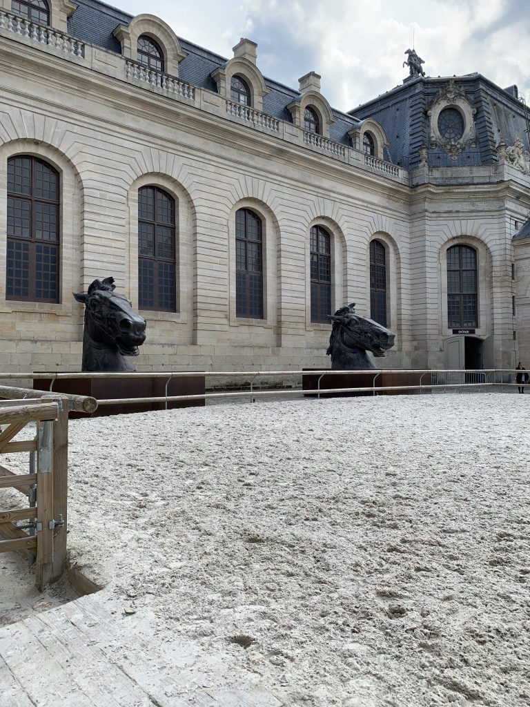Entrée des grandes écuries, Château de Chantilly © Marjorie Eclar
