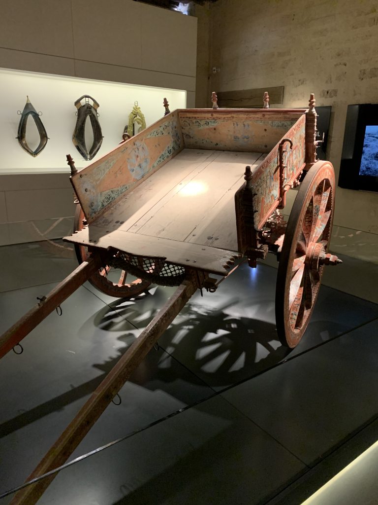 Charette sicilienne, exposée au Musée du Cheval, Chantilly © Marjorie Eclar